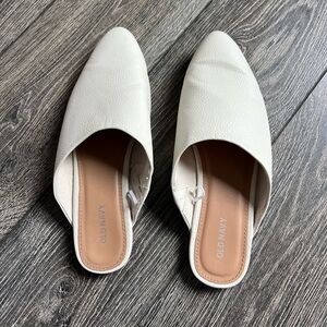 Old Navy Women's Cream Mules